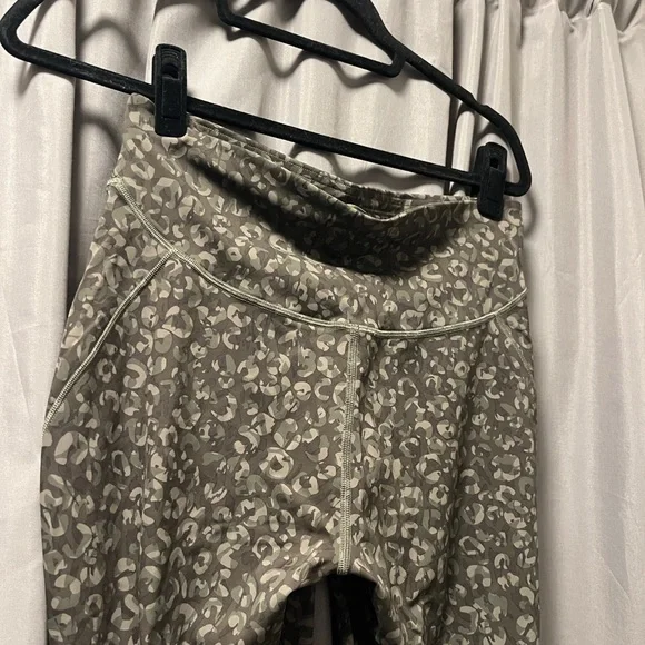 Lululemon Base Pace High-Rise Tight 28" Size 10 - Picture 10 of 11